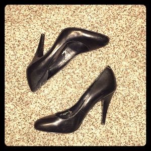Black round toe heels